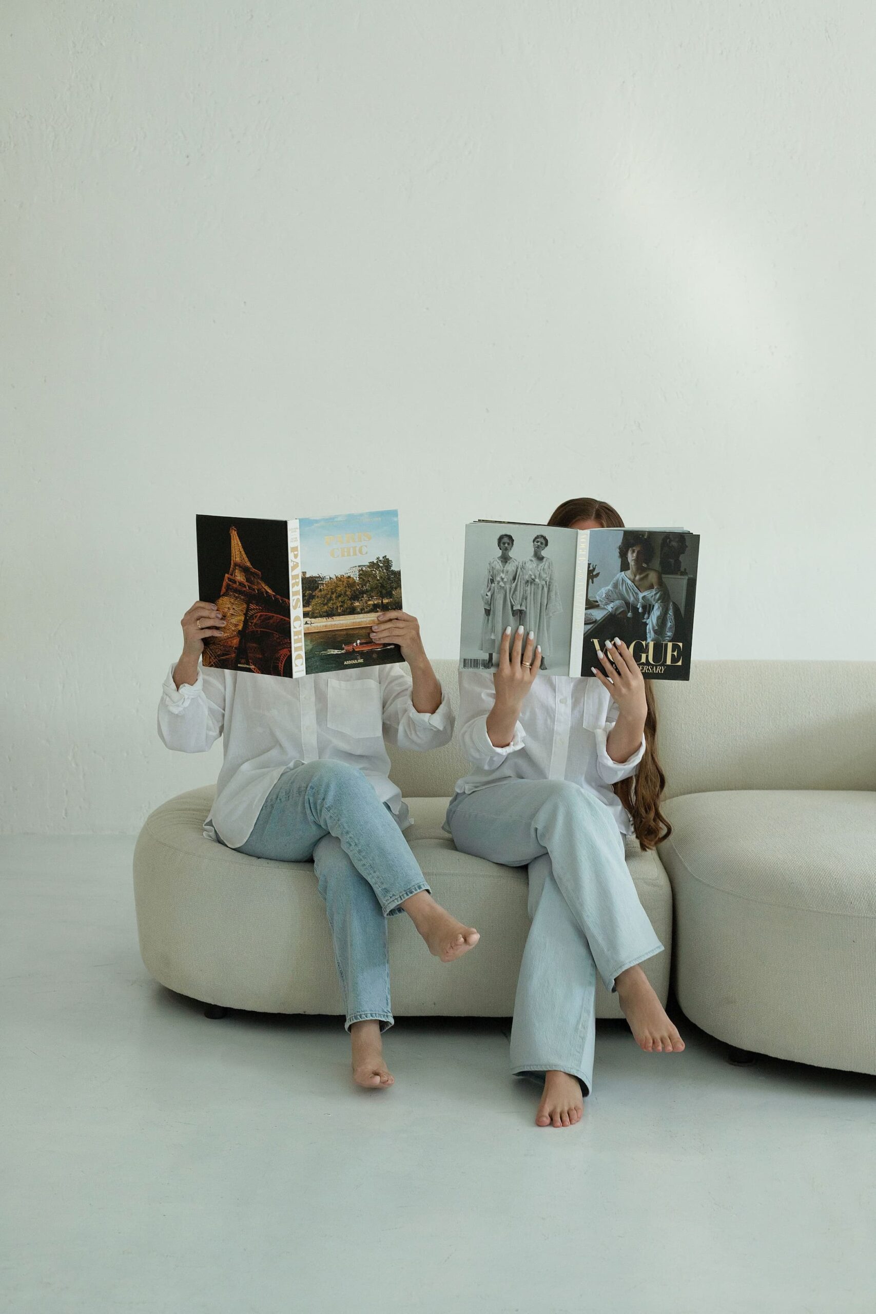 Дети на семейной фотосессии в студии